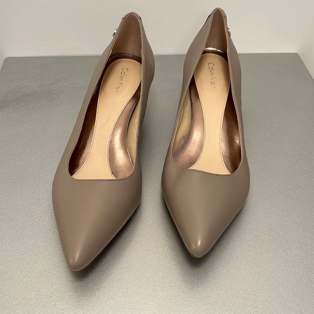 New Calvin Klein, NICKI taupe leather kitten heel pumps.  Size 8 1/2M